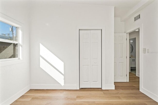 Building Photo - 4606 W Paxton Ave