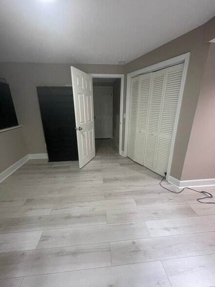 Building Photo - 1720 Branch Valley Dr