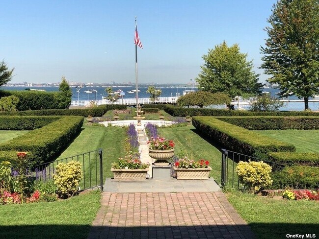 Building Photo - 7 Bond St