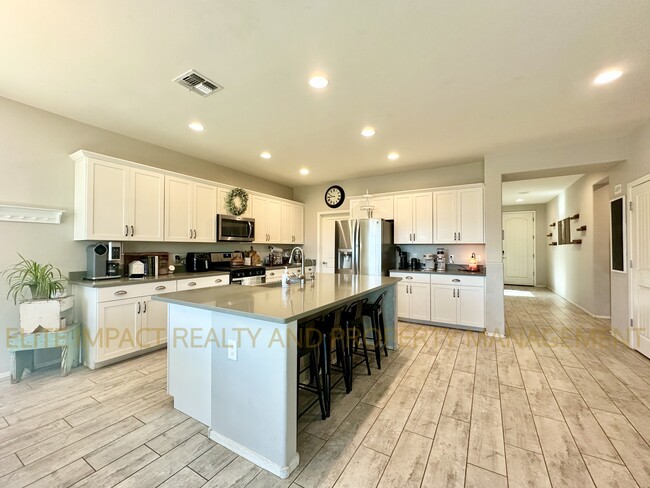 Building Photo - 7305 S Via Cabana