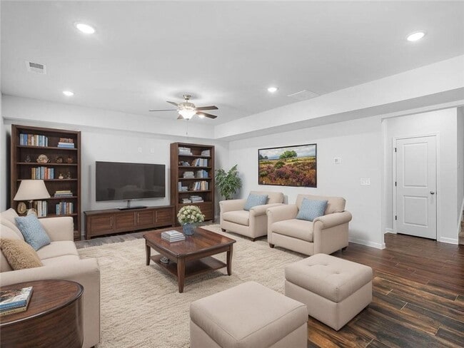 Building Photo - 223 Monarch Village Way