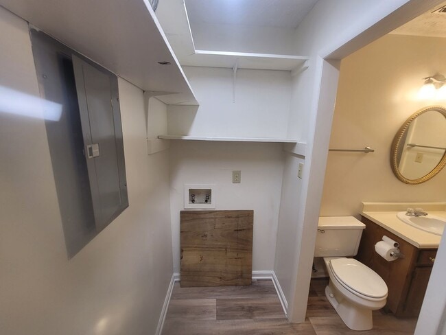 Building Photo - 2 bedroom Ground Floor!