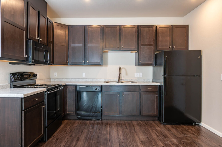 Port View Apartments | Modern Kitchen - Port View Apartments