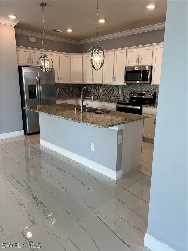 Building Photo - 4351 Bluegrass Dr