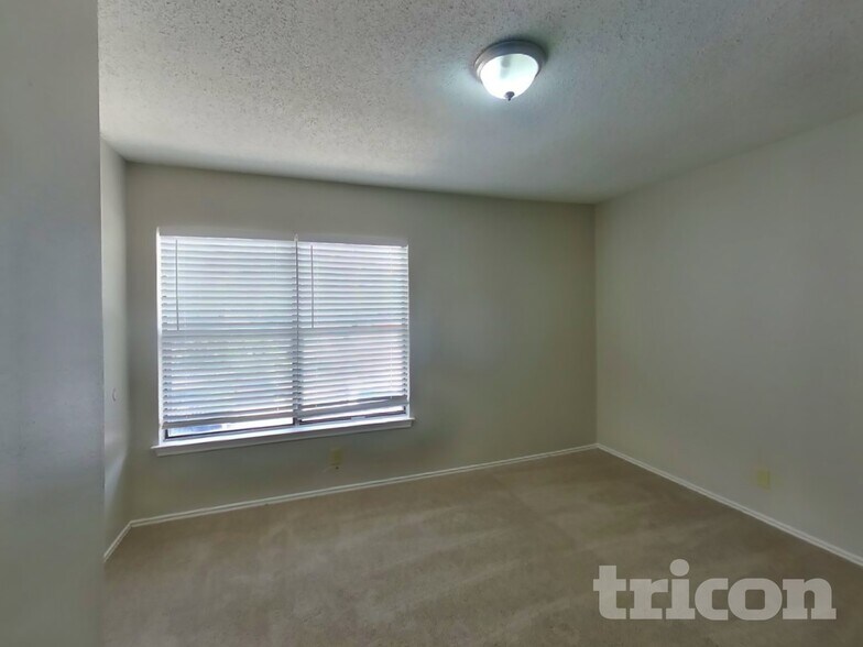 Building Photo - 8058 Pioneer Trail Dr