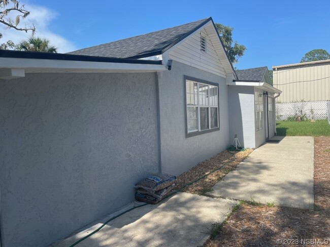 Building Photo - 255 Oak Ln
