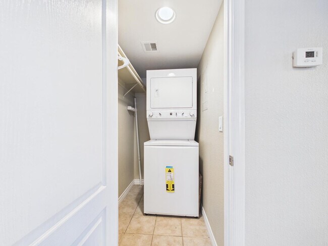 Building Photo - 3420 W Danbury Dr