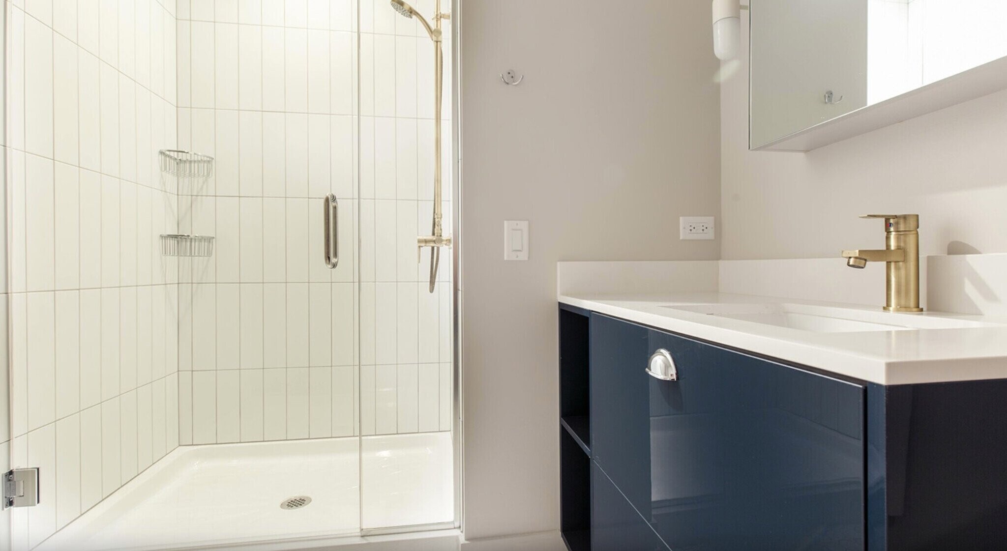 Building Photo - 688 N LaSalle St