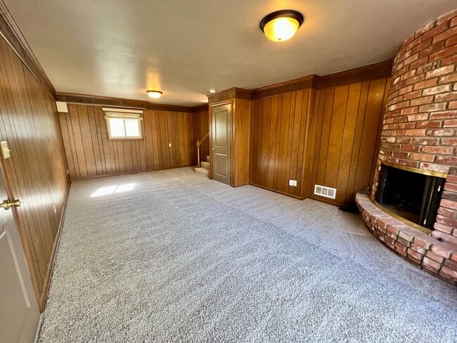 Building Photo - Amazing 4 Bedroom Home!