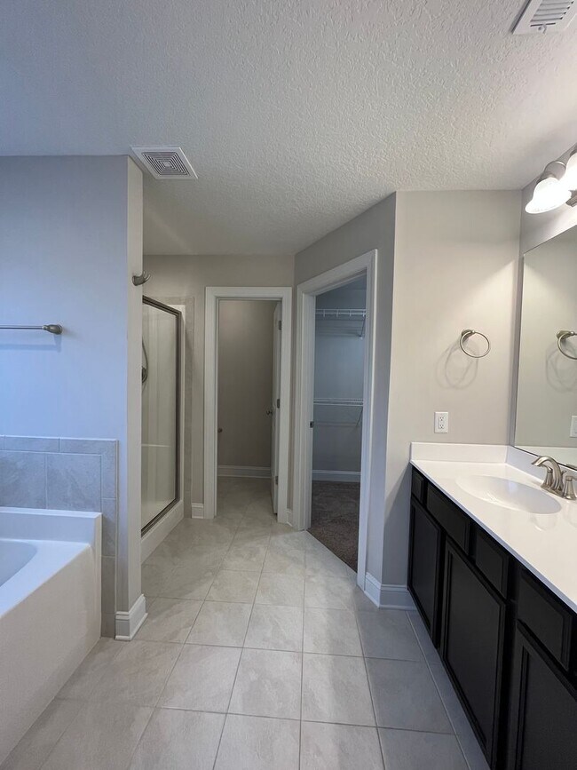 Building Photo - Welcome to Stateside!