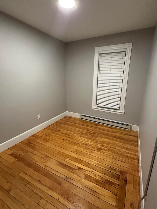 Building Photo - 4 N State St