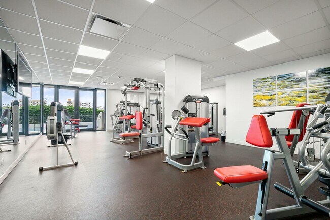 Building Photo - 529 S Flagler Dr