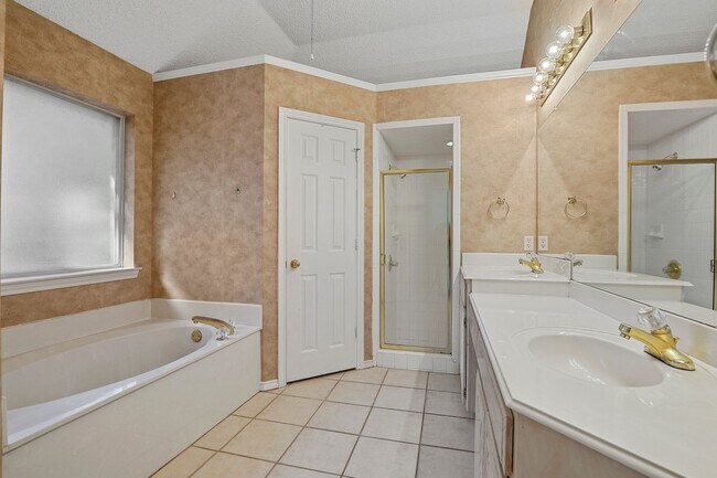 Building Photo - 3040 Flamingo Cir