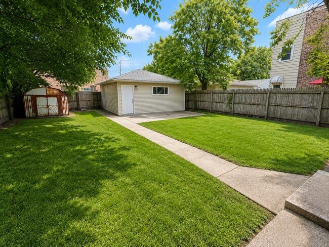 Building Photo - 3818 Towle Ave