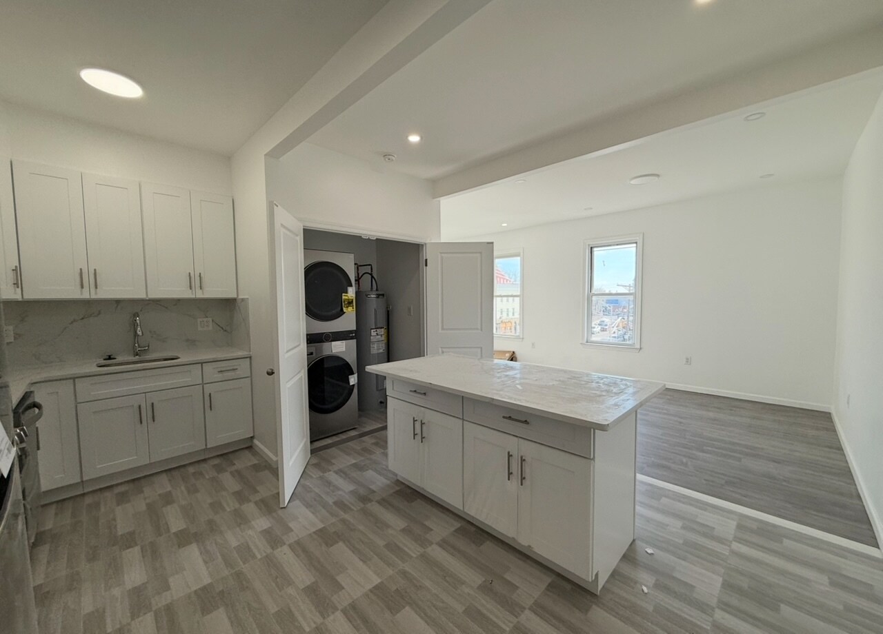 Building Photo - 17 Kearny Ave