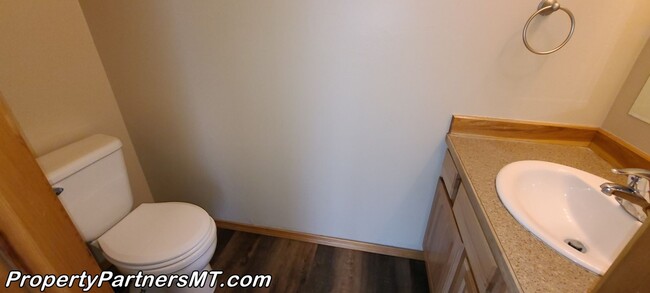 Building Photo - Very Nice 3 Bed 2.5 Bath Town house in River Rock Subdivision!