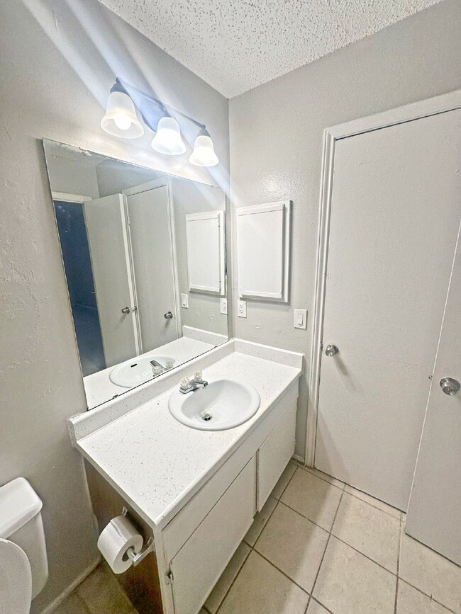 Building Photo - 7504 Oak Chase