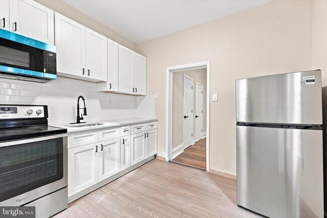 Building Photo - 1711 N Wilton St