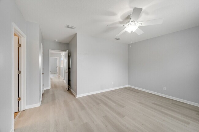 Building Photo - End Unit in Lake Washington Townhomes!!