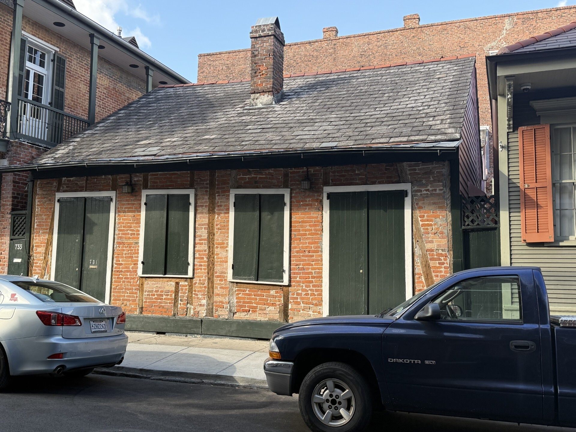 Building Photo - 731 Dumaine St
