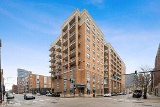 Building Photo - 950 W Monroe St
