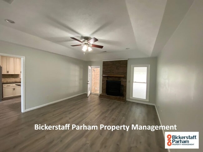 Building Photo - Welcome to this charming 3-bedroom, 2-bath...