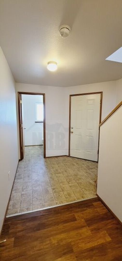 Building Photo - Newly Updated Townhouse in Tacoma! $500.00...