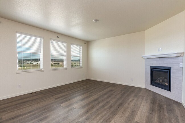Building Photo - 15898 Little Bluestem Rd