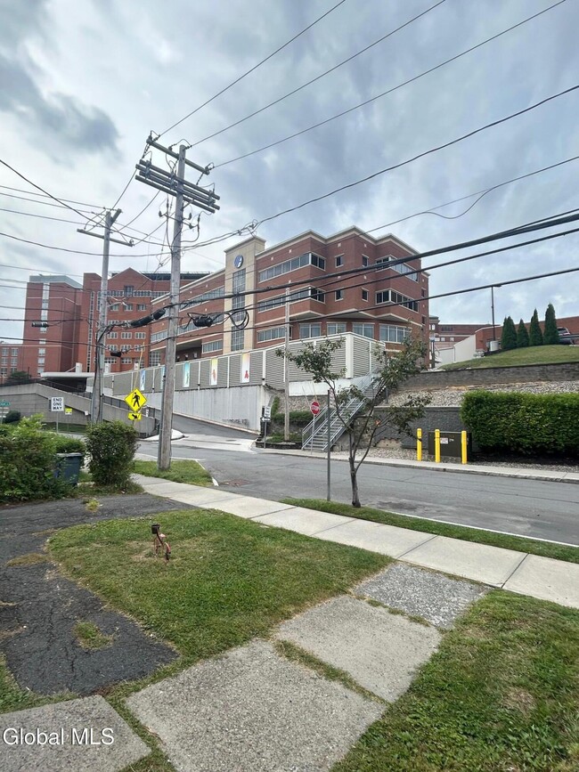 Building Photo - 443 Myrtle Ave