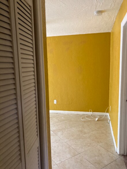 Building Photo - 1615 Avenue E