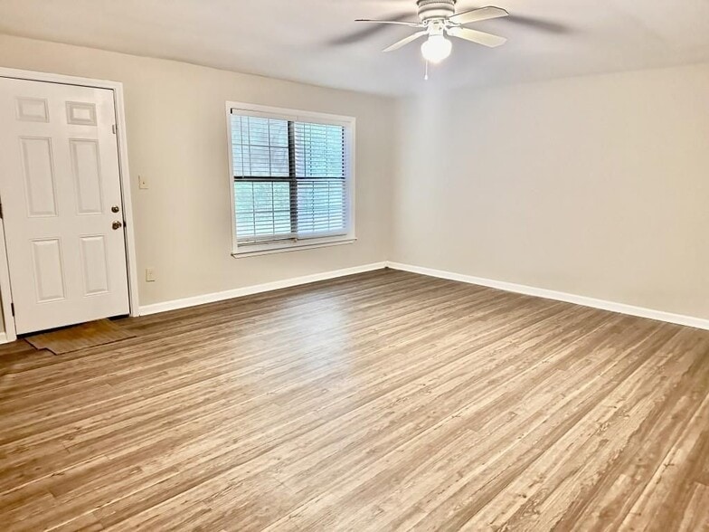 Building Photo - 2290 Fairways Ct