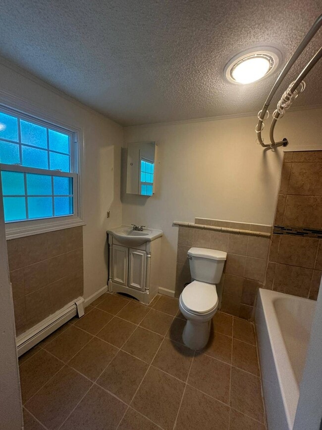 Building Photo - 34 Ashland St