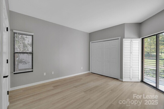 Building Photo - 224 N Poplar St