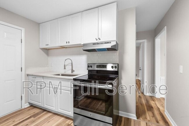 Building Photo - 895a W Sharpe Ave