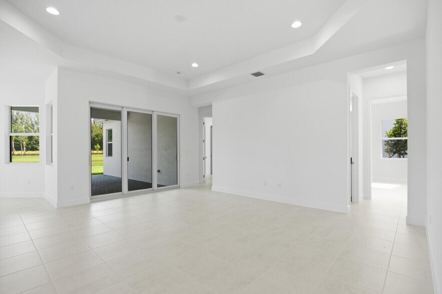Building Photo - 15144 Wildwood Cir