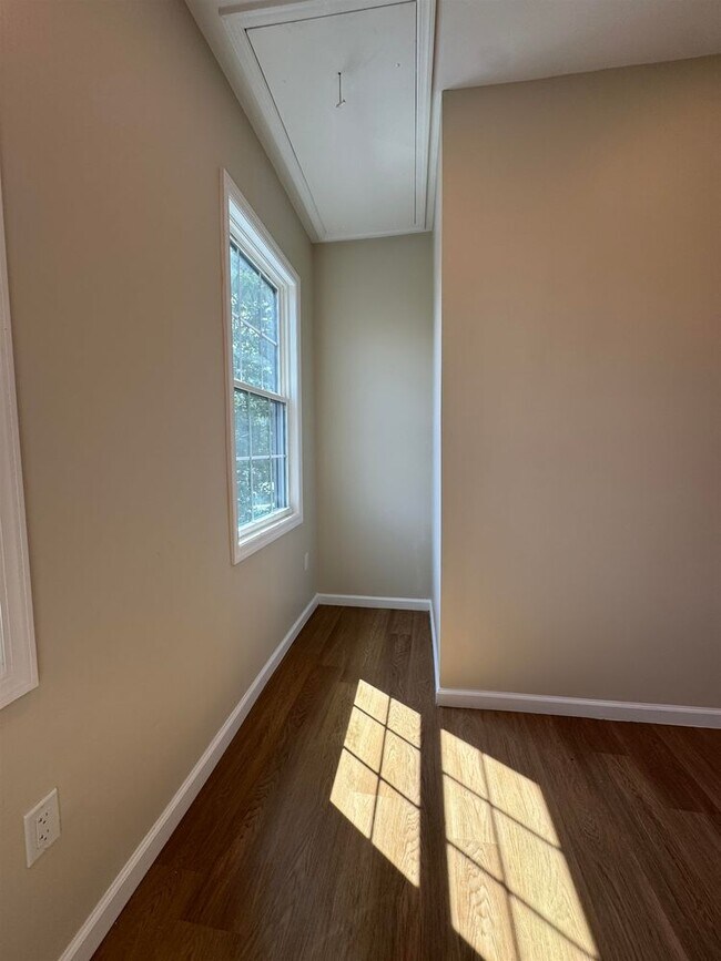 Building Photo - 628 Bramhall Ave