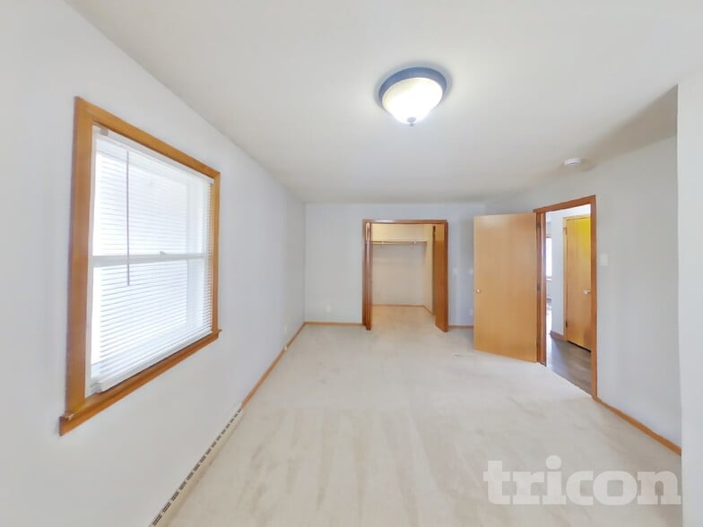 Building Photo - 1633 Sherwood Ave