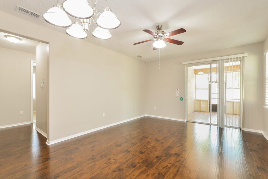 Building Photo - 7408 Azalea Cove Cir