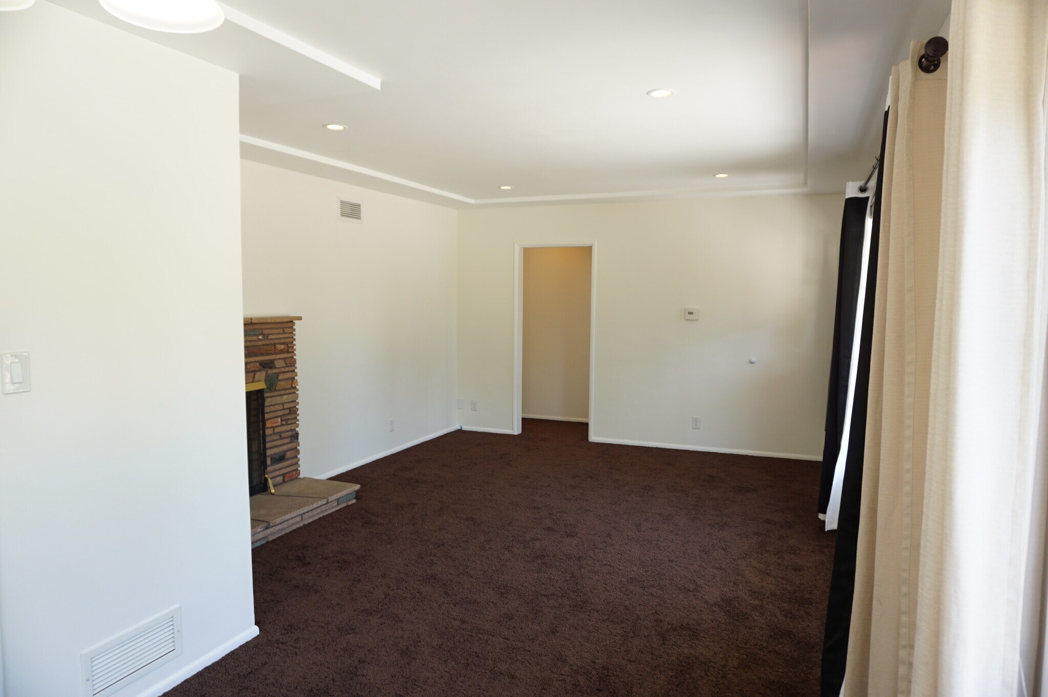 Building Photo - 10333 Jordan Ave