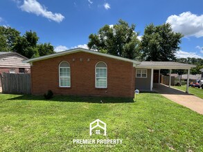 Building Photo - Charming 4BR/1BA Southwest Memphis Home | Vaulted High Ceilings & Large Fenced Yard