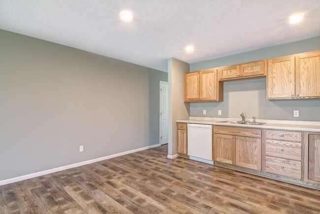 Building Photo - 2 Bedroom Town Home