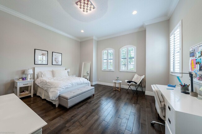 Building Photo - 9368 Eden Roc Ct