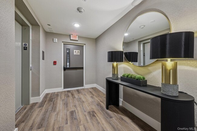 Building Photo - 199 E Post Rd