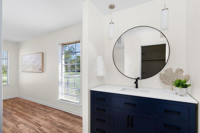 Building Photo - 301 Retha Dr