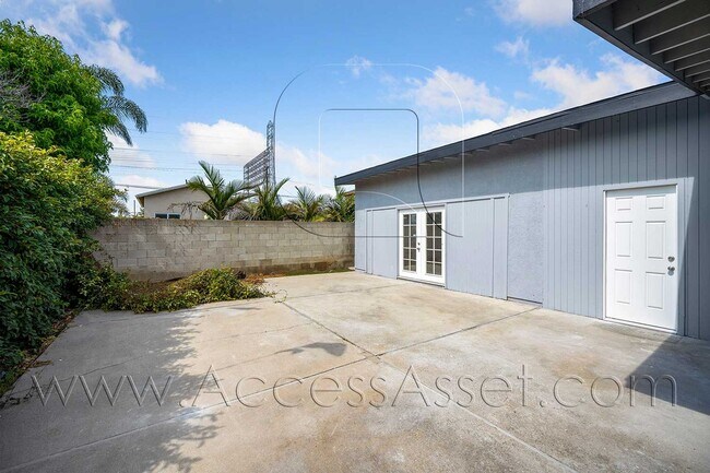 Building Photo - Spacious 3-Bedroom Torrance Home with Private Yard & Modern Interior