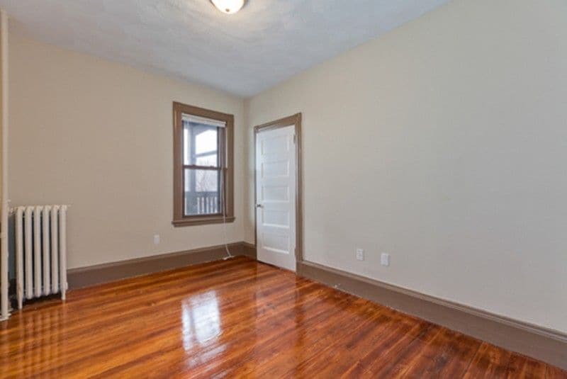 Building Photo - 94 Gladstone St