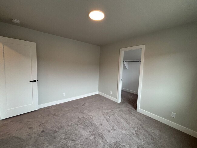 Building Photo - BRAND NEW END TOWNHOME FOR RENT + HALF OFF JANUARY RENT!
