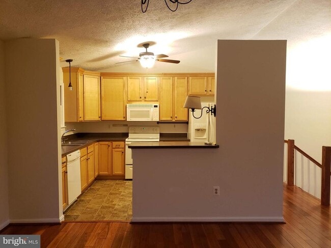 Building Photo - 724 Hillcrest Dr