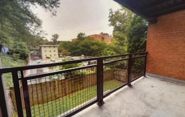 Building Photo - Fantastic 2BR/1BA with Parking & Secured Entry in Takoma Park