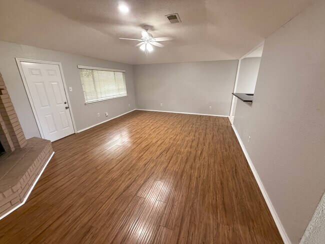 Building Photo - 13414 Wells River Dr